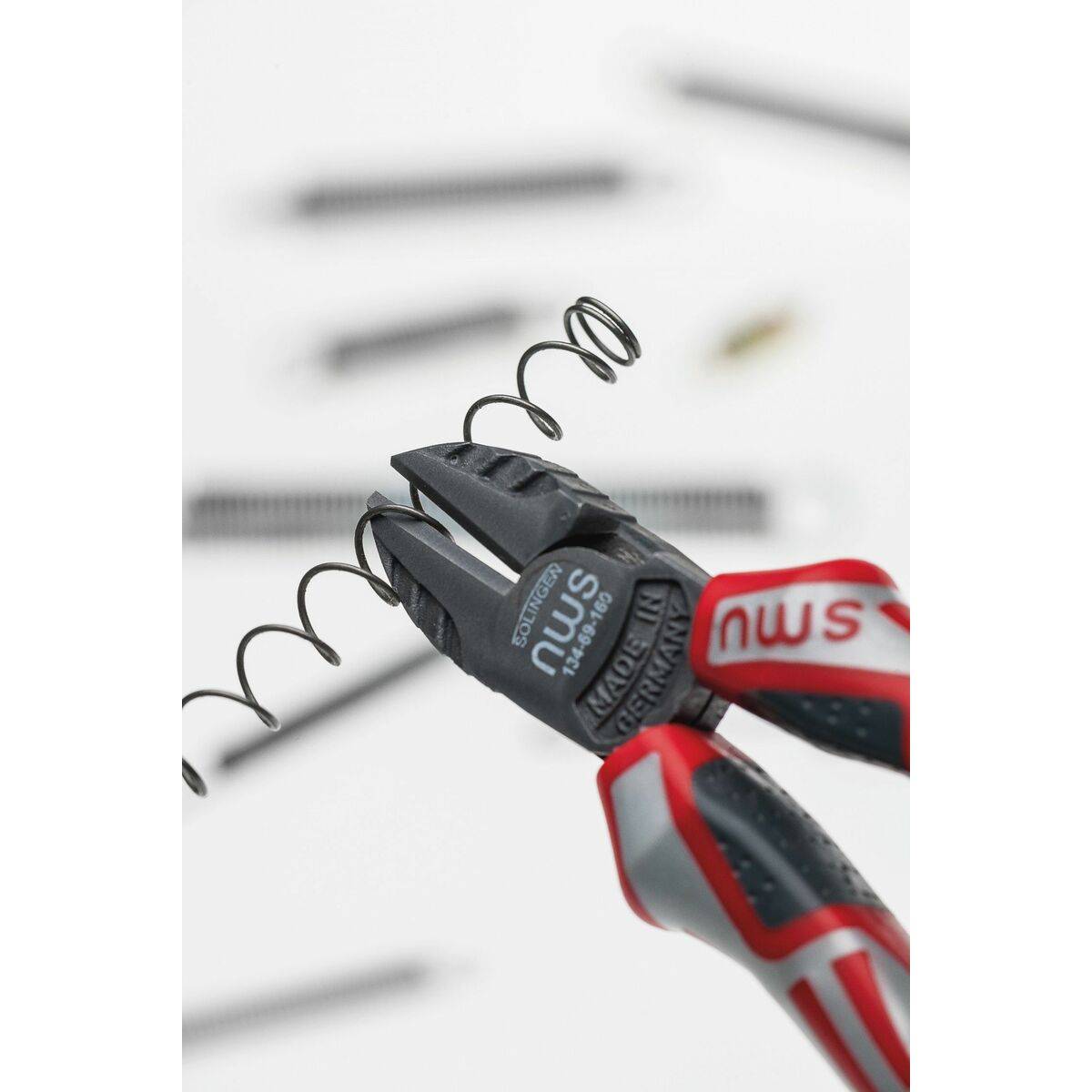 Alicates universales NWS Serie 69 4 mm 13 mm 2,5 mm 7 mm 18 cm