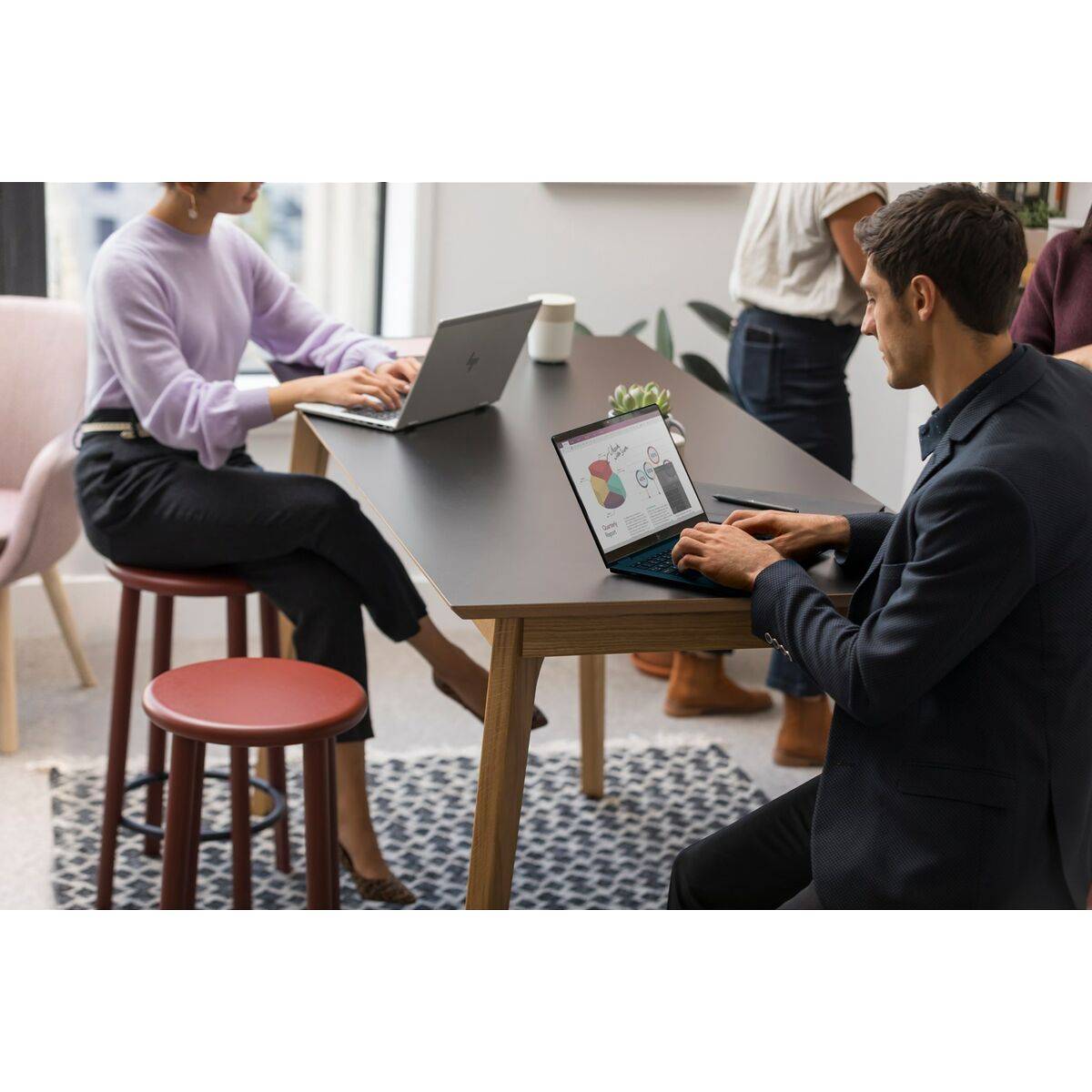 Laptop HP 84S99UT 14" Intel Core i5-1345U 16 GB RAM 256 GB SSD (Reacondicionado A+)