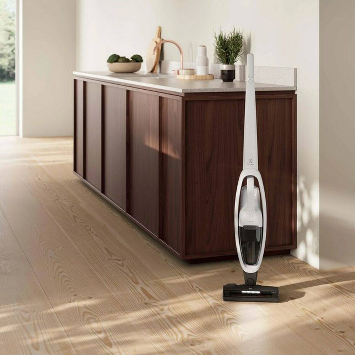 Aspirador Escoba Electrolux ES52CB18SH