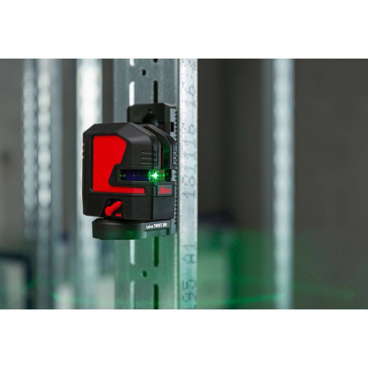 Nivel láser de líneas Leica Geosystems L2Gs