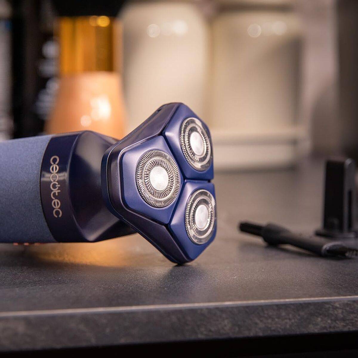 Cecotec Afeitadora Eléctrica Rotativa PrecisionCare Elit IPX6 70min Acero Inoxidable Negra