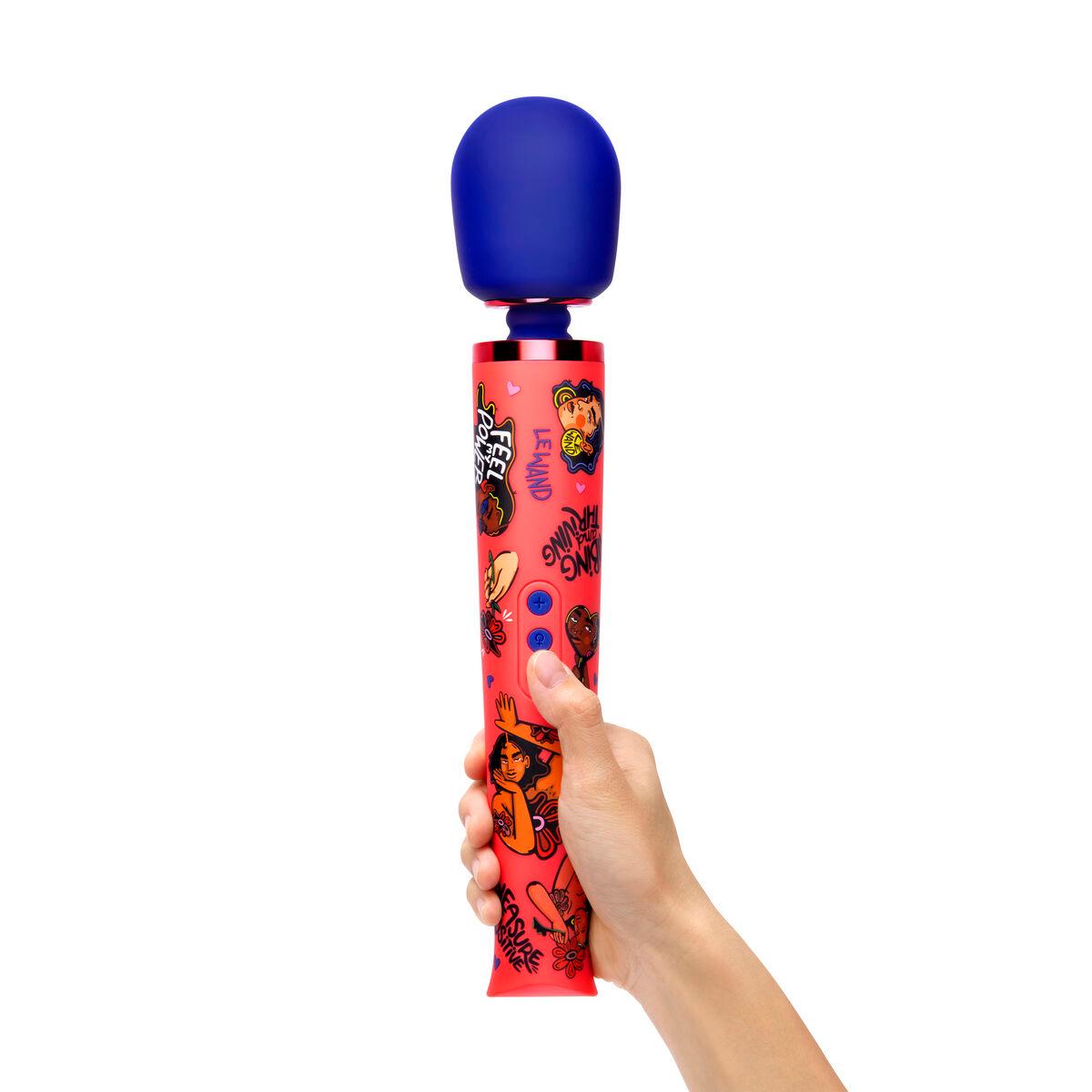 Varita Masajeadora Feel My Power 2022 Le Wand Kelly Malka Edition Multicolor