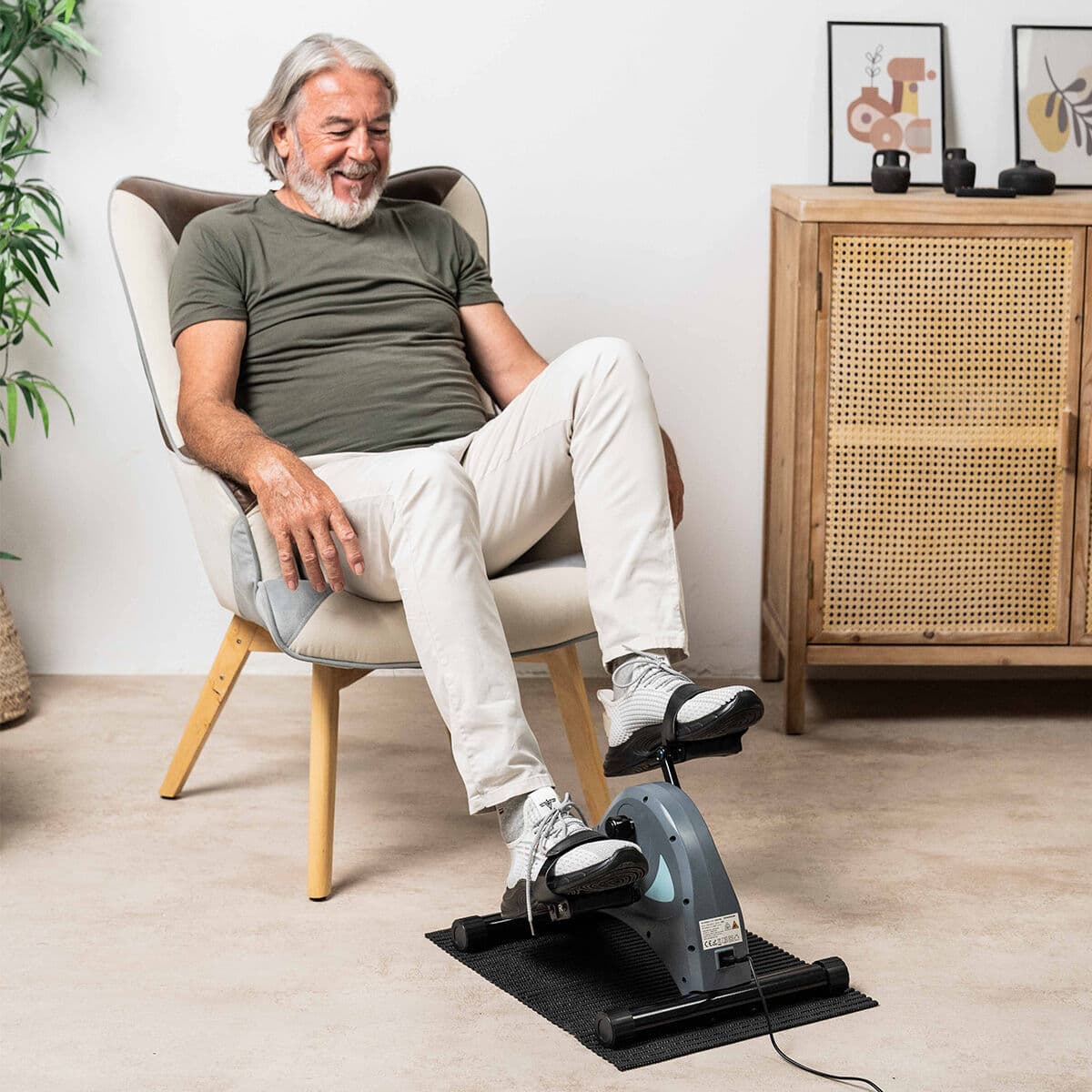 Pedaleador Eléctrico Asistido para Piernas y Brazos con Esterilla y Mando Velora 3000 InnovaGoods